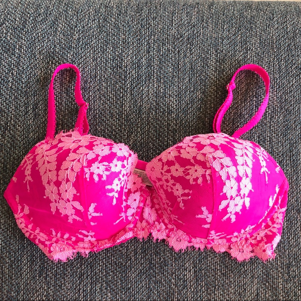 Sexy pink lace push-up bra